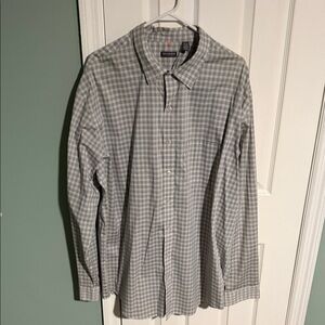 Van Heusen Men's Gray Plaid Button Down Shirt